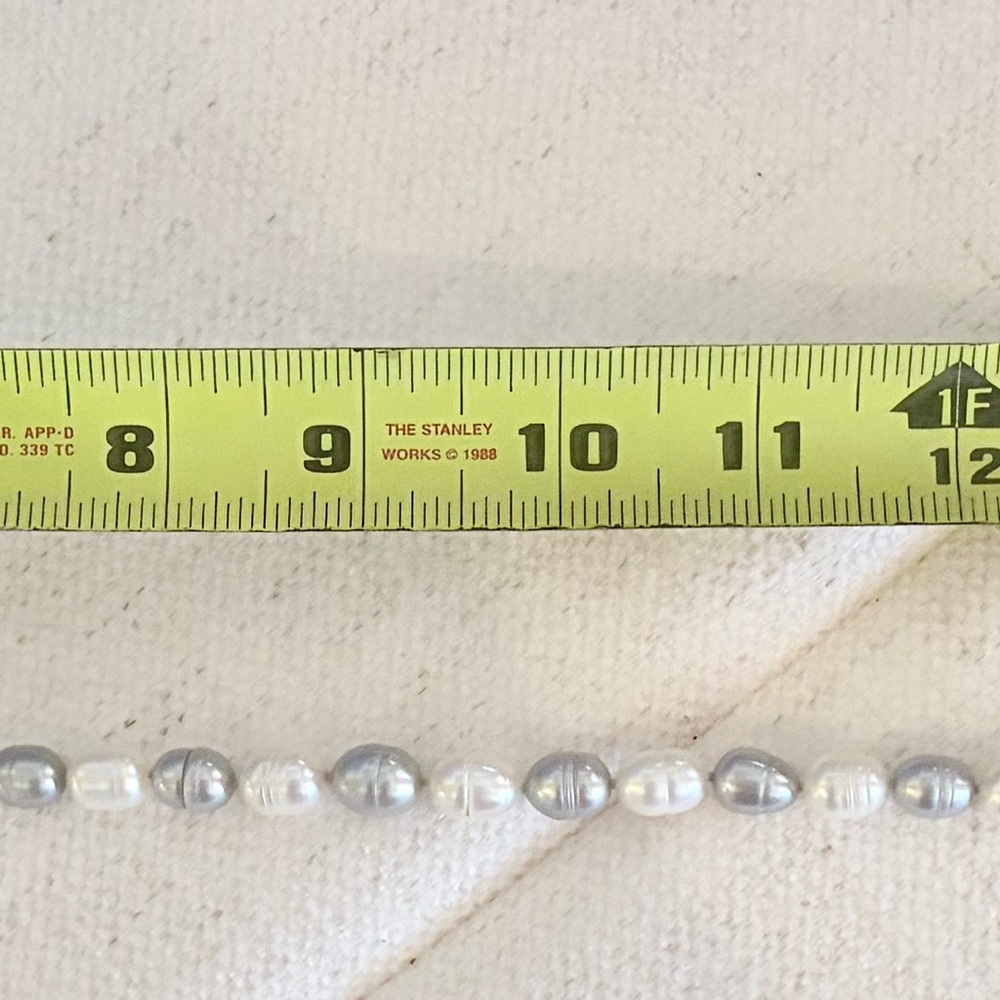 Elegant Faux Pearl Necklace - Picture 9 of 9